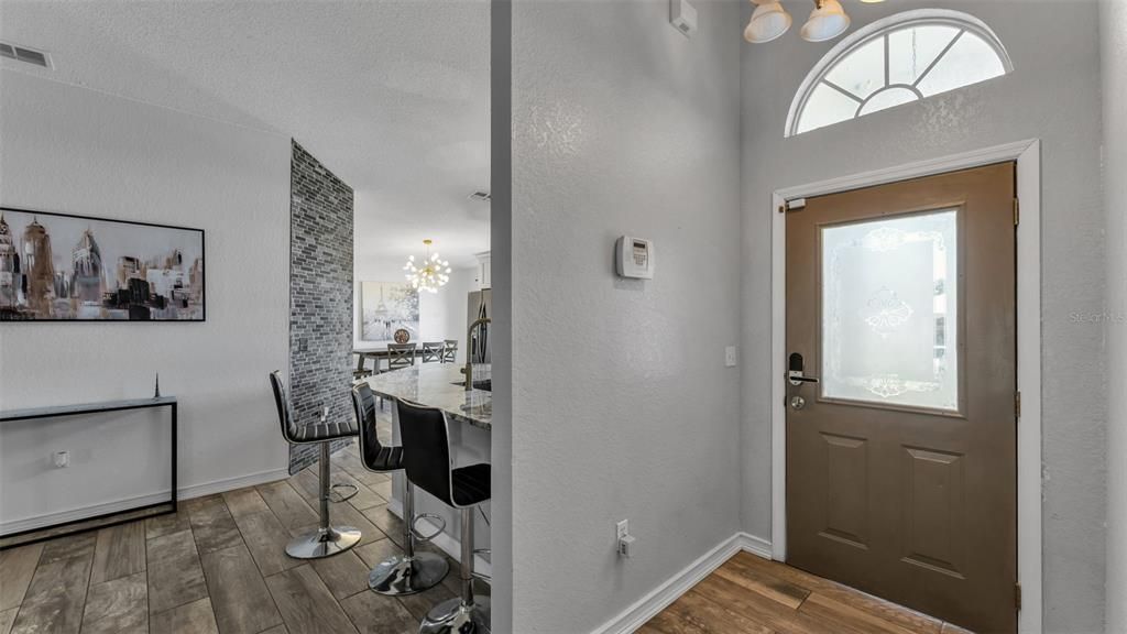 待售: $425,000 (4 贝兹, 3 浴室, 1649 平方英尺)