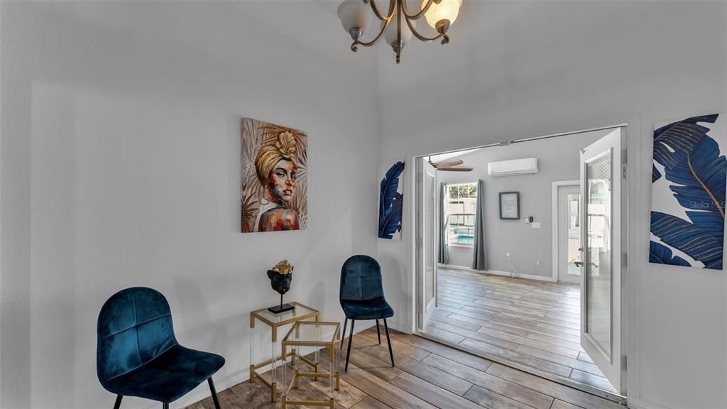 待售: $425,000 (4 贝兹, 3 浴室, 1649 平方英尺)