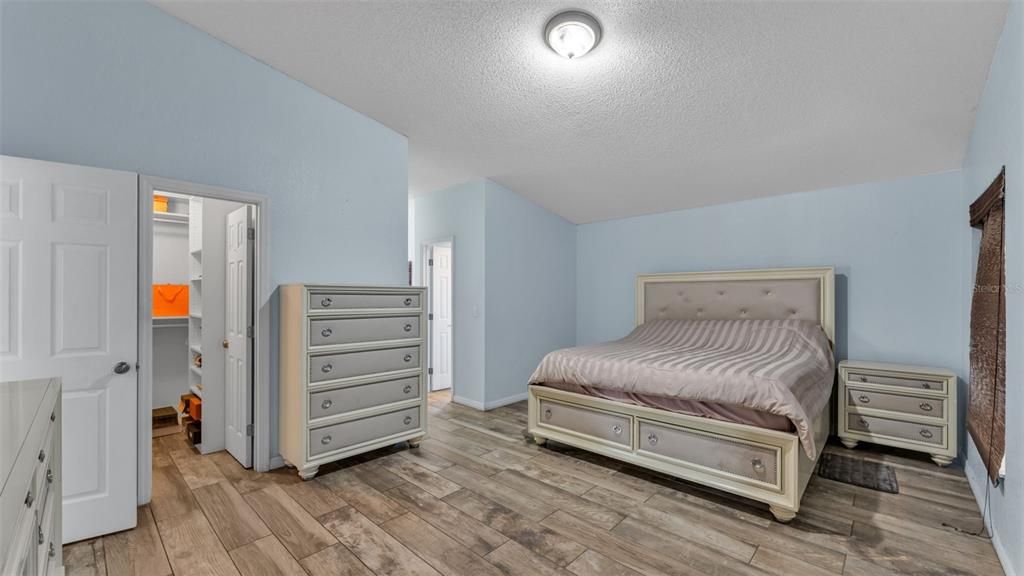 待售: $425,000 (4 贝兹, 3 浴室, 1649 平方英尺)