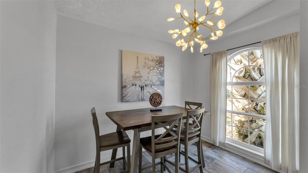 待售: $425,000 (4 贝兹, 3 浴室, 1649 平方英尺)