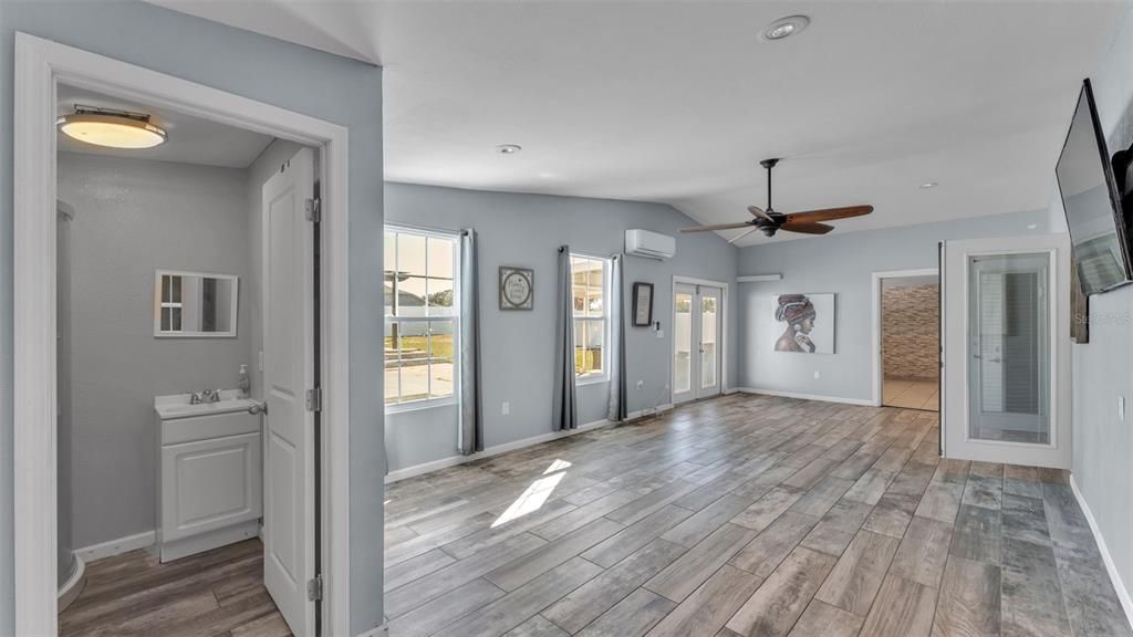 待售: $425,000 (4 贝兹, 3 浴室, 1649 平方英尺)