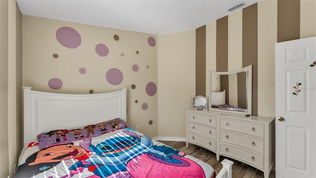 待售: $425,000 (4 贝兹, 3 浴室, 1649 平方英尺)