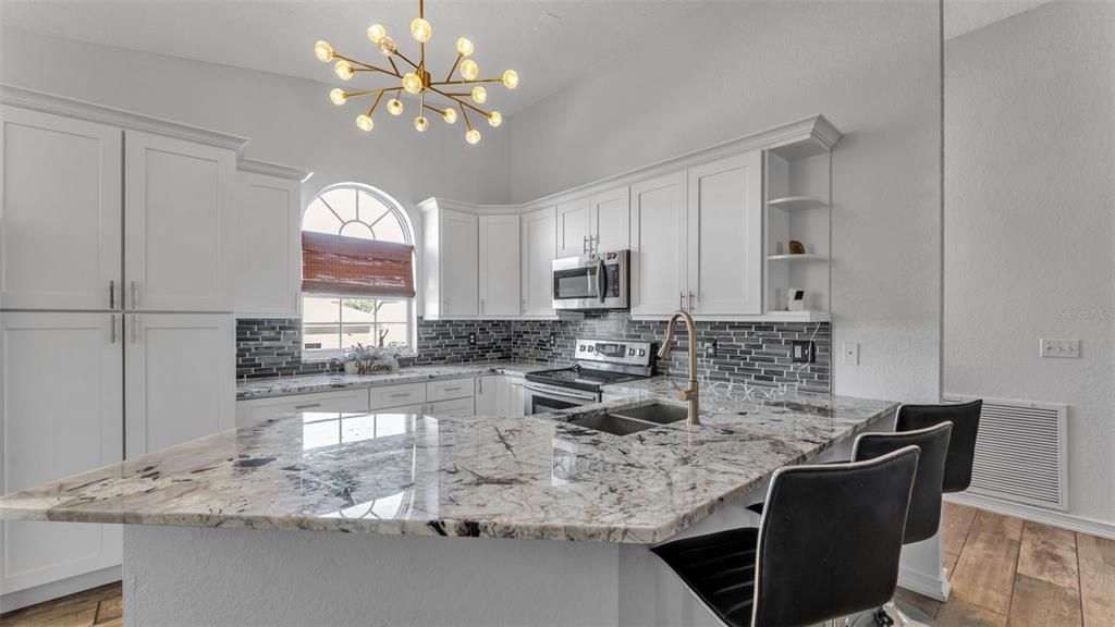 待售: $425,000 (4 贝兹, 3 浴室, 1649 平方英尺)