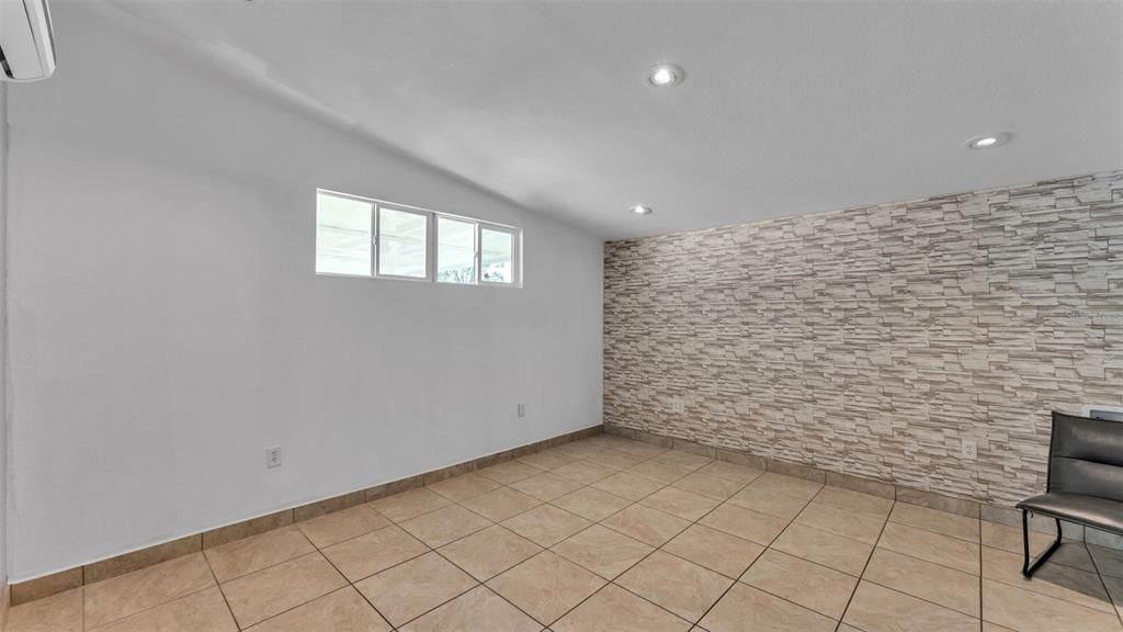 待售: $425,000 (4 贝兹, 3 浴室, 1649 平方英尺)