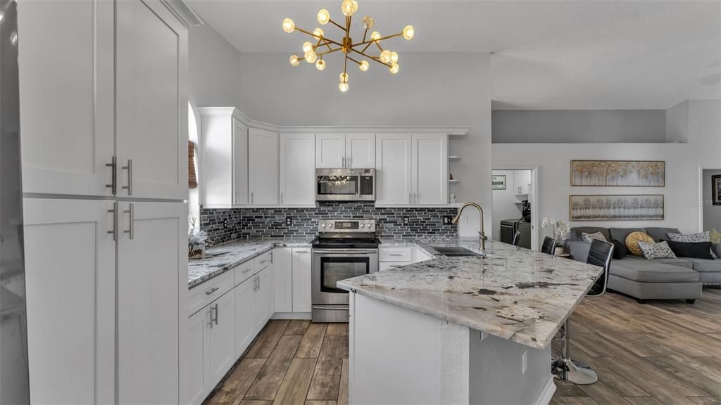 待售: $425,000 (4 贝兹, 3 浴室, 1649 平方英尺)