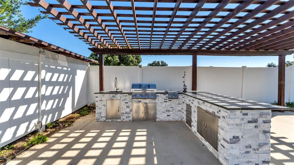 待售: $425,000 (4 贝兹, 3 浴室, 1649 平方英尺)