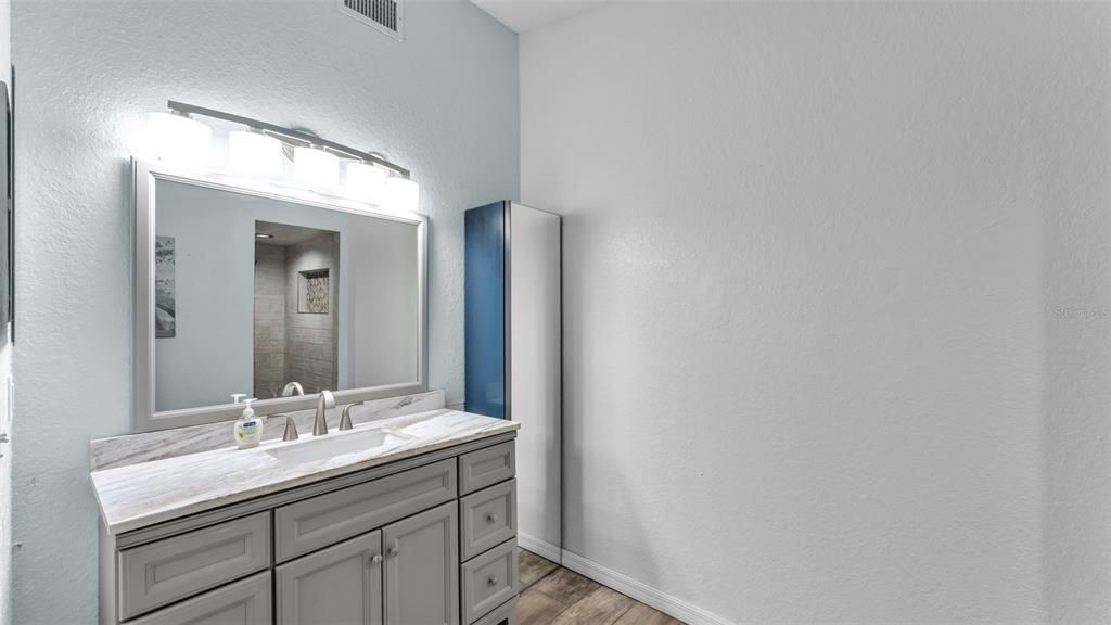 待售: $425,000 (4 贝兹, 3 浴室, 1649 平方英尺)