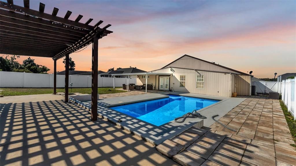 待售: $425,000 (4 贝兹, 3 浴室, 1649 平方英尺)