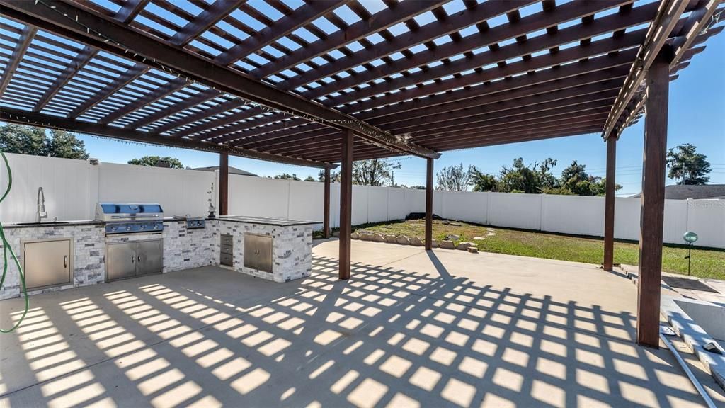 待售: $425,000 (4 贝兹, 3 浴室, 1649 平方英尺)