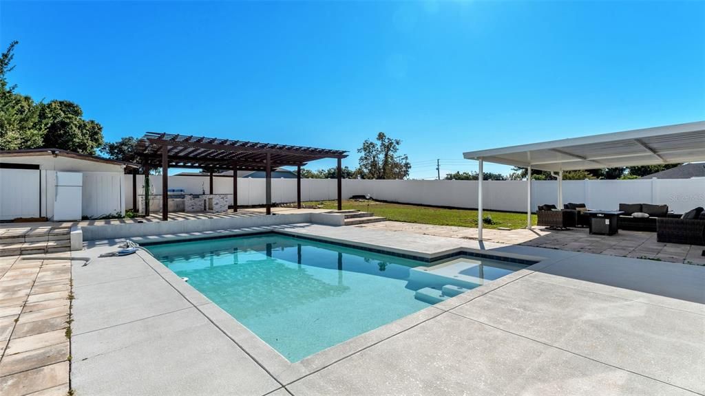 待售: $425,000 (4 贝兹, 3 浴室, 1649 平方英尺)