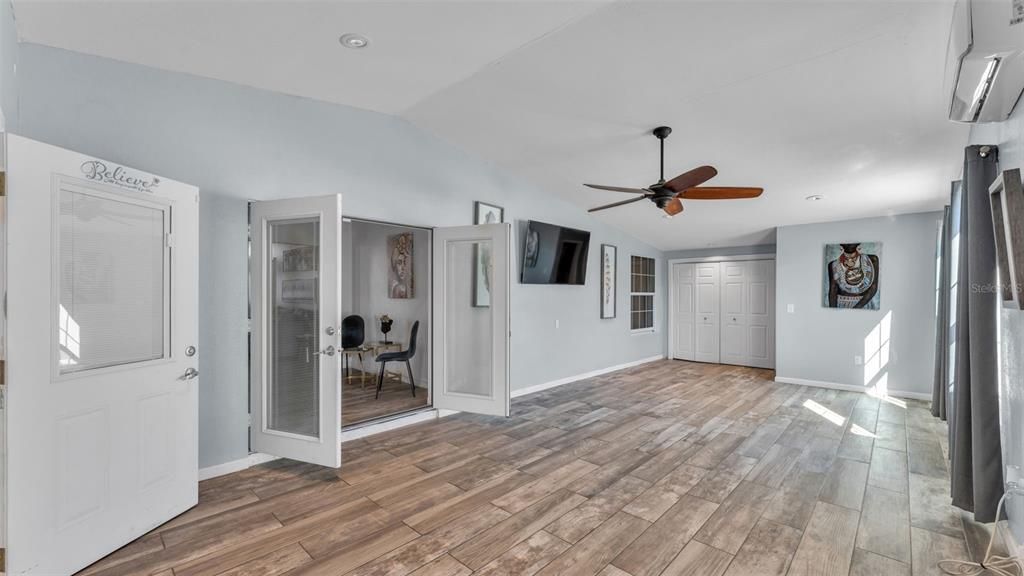 待售: $425,000 (4 贝兹, 3 浴室, 1649 平方英尺)