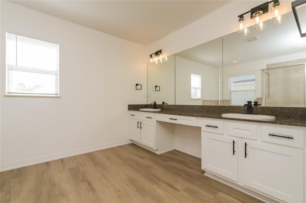 En Venta: $489,900 (5 camas, 3 baños, 3358 Pies cuadrados)