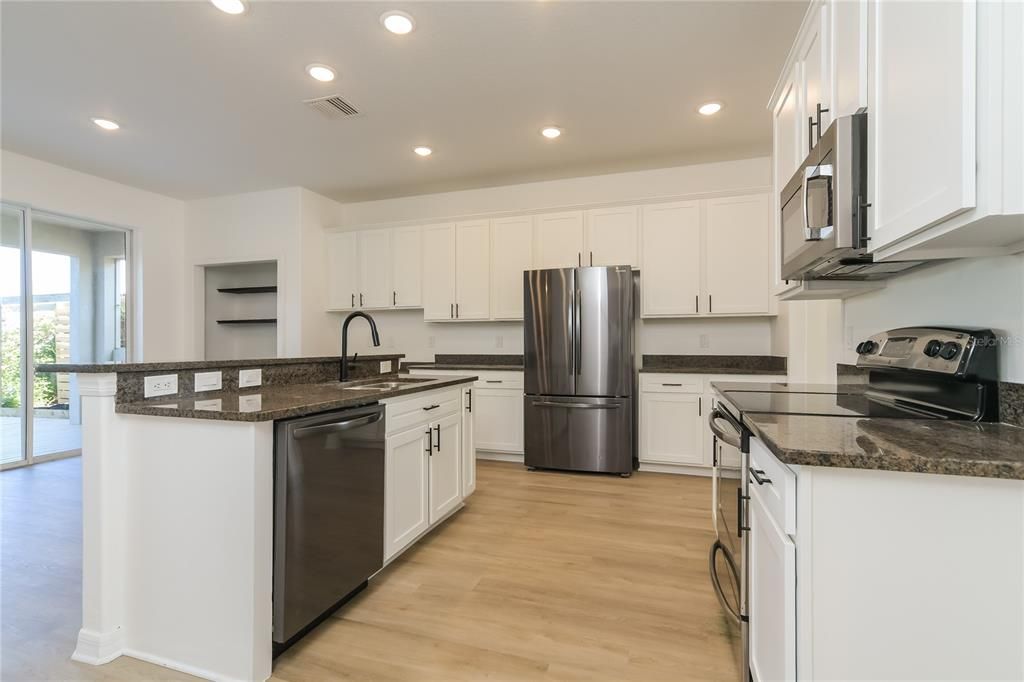 En Venta: $489,900 (5 camas, 3 baños, 3358 Pies cuadrados)