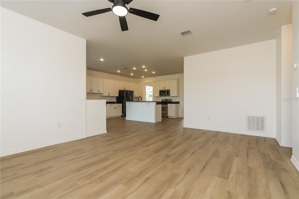 En Venta: $489,900 (5 camas, 3 baños, 3358 Pies cuadrados)