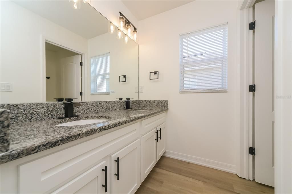 En Venta: $489,900 (5 camas, 3 baños, 3358 Pies cuadrados)