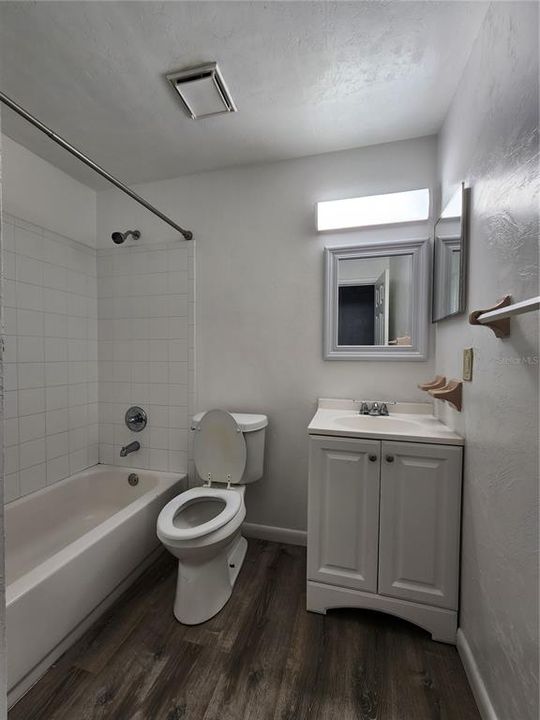 В аренду: $900 (2 спален, 1 ванн, 992 Квадратных фут)