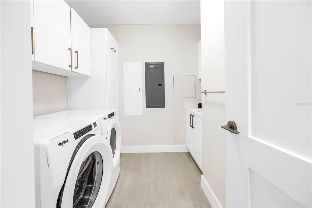 For Sale: $1,895,000 (2 beds, 3 baths, 2036 Square Feet)