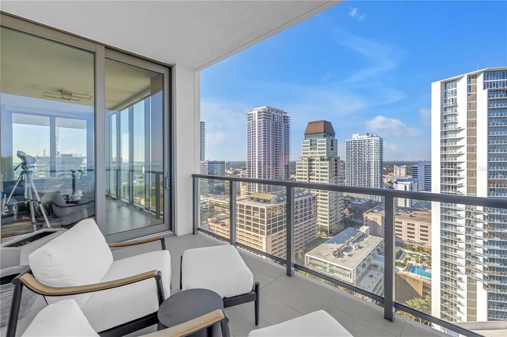 For Sale: $1,895,000 (2 beds, 3 baths, 2036 Square Feet)