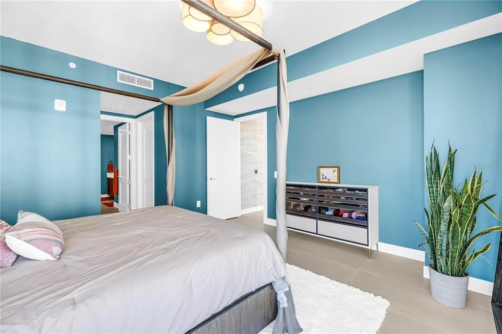 For Sale: $1,895,000 (2 beds, 3 baths, 2036 Square Feet)