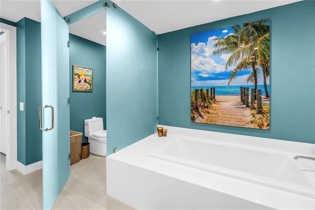 For Sale: $1,895,000 (2 beds, 3 baths, 2036 Square Feet)