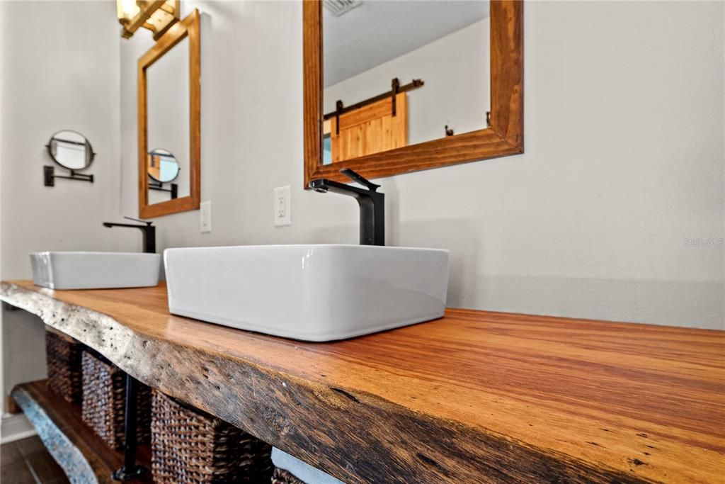 For Sale: $550,000 (4 beds, 3 baths, 2543 Square Feet)