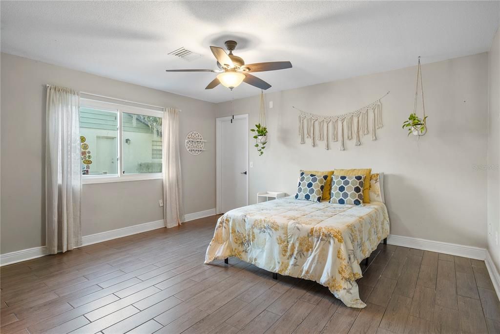 For Sale: $550,000 (4 beds, 3 baths, 2543 Square Feet)