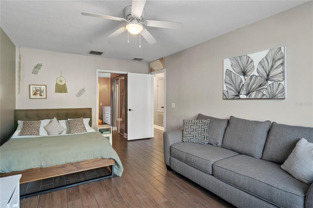 For Sale: $550,000 (4 beds, 3 baths, 2543 Square Feet)