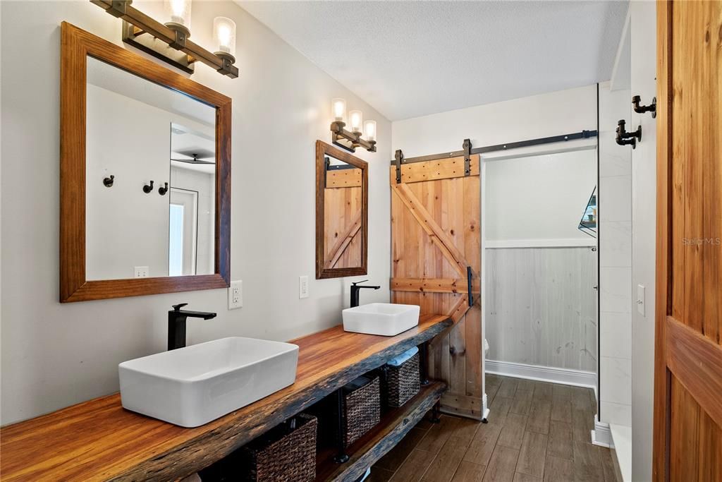 For Sale: $550,000 (4 beds, 3 baths, 2543 Square Feet)