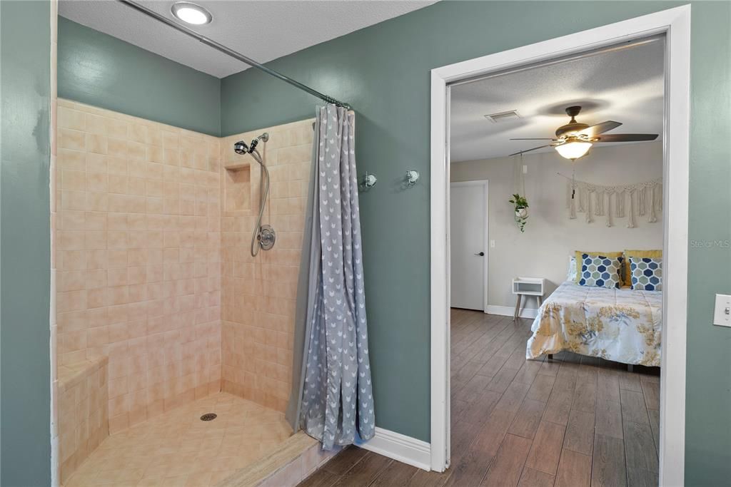 For Sale: $550,000 (4 beds, 3 baths, 2543 Square Feet)