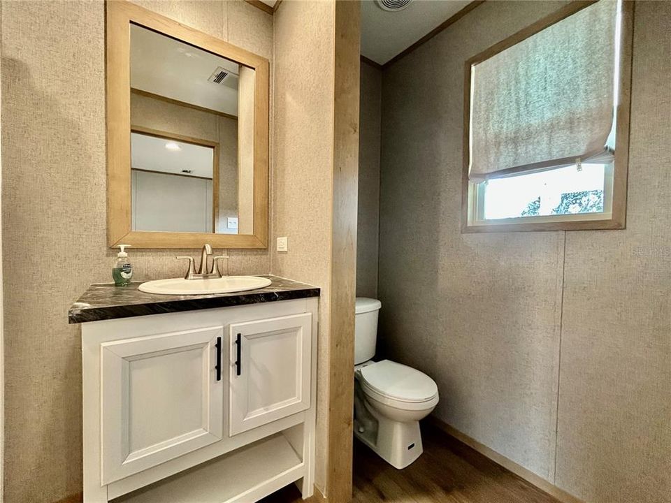 待售: $119,000 (2 贝兹, 2 浴室, 896 平方英尺)