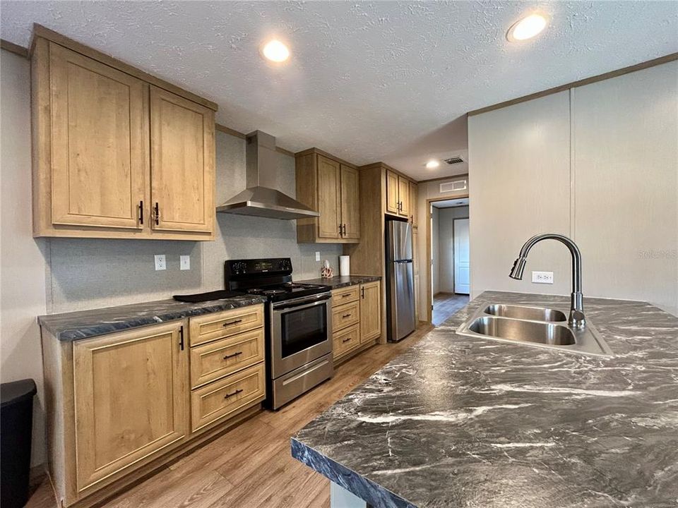 待售: $119,000 (2 贝兹, 2 浴室, 896 平方英尺)