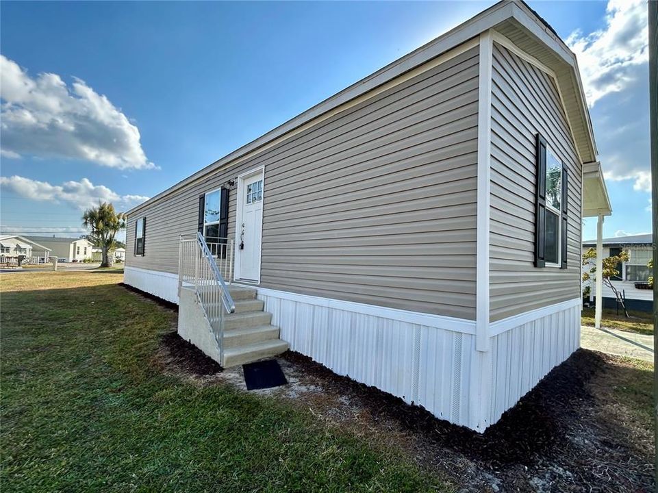 待售: $119,000 (2 贝兹, 2 浴室, 896 平方英尺)