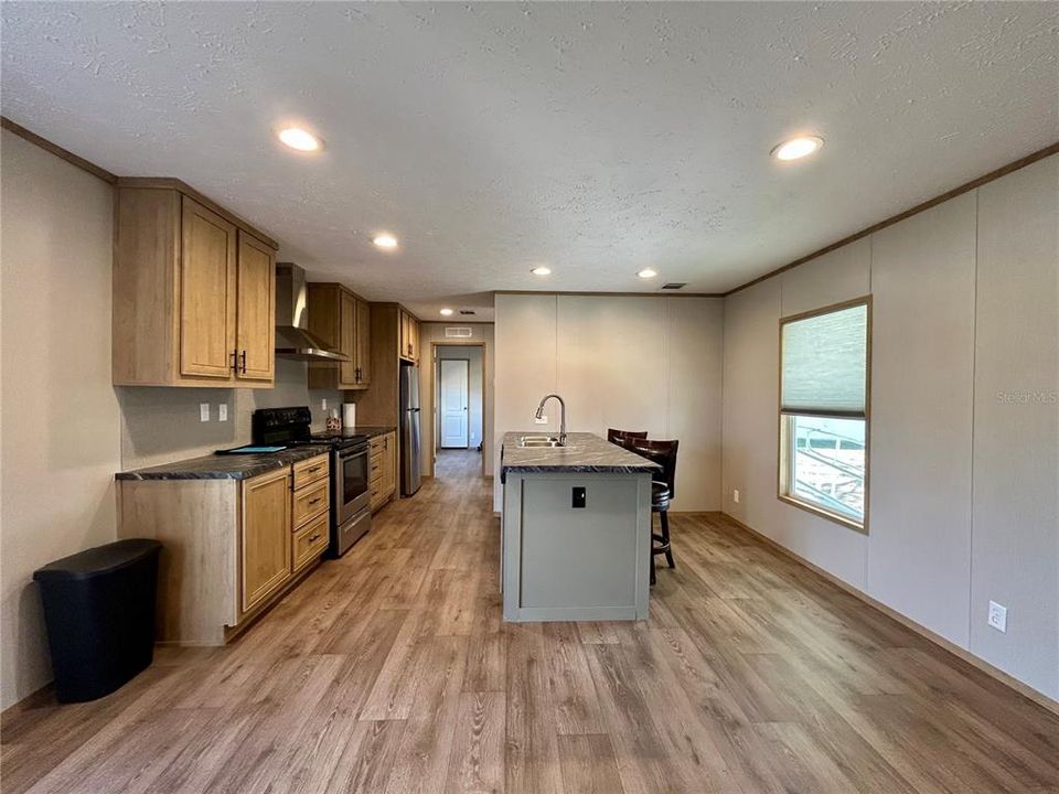 待售: $119,000 (2 贝兹, 2 浴室, 896 平方英尺)