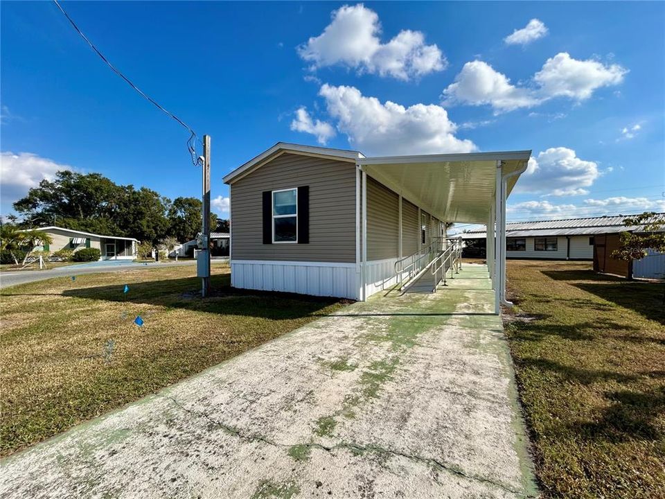 待售: $119,000 (2 贝兹, 2 浴室, 896 平方英尺)