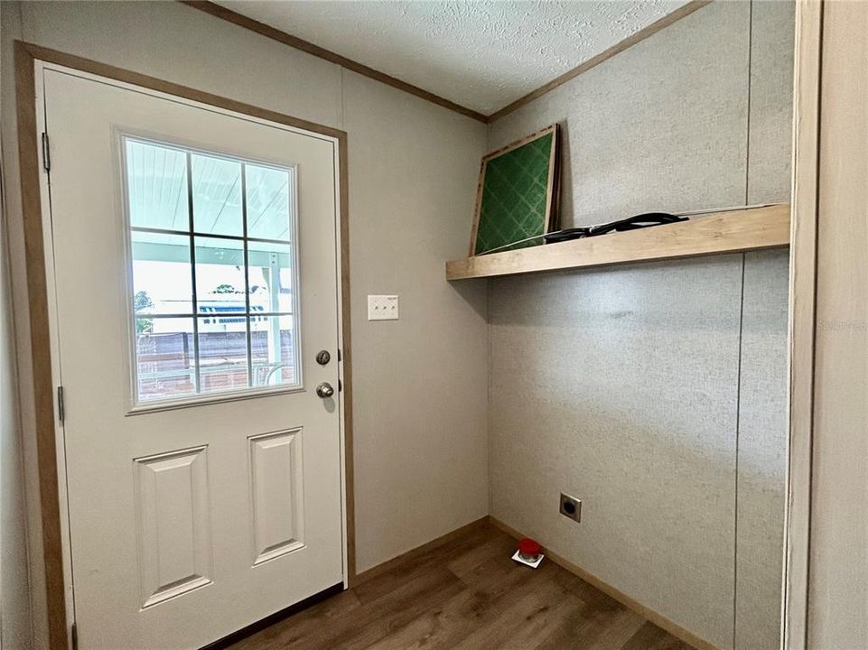 待售: $119,000 (2 贝兹, 2 浴室, 896 平方英尺)