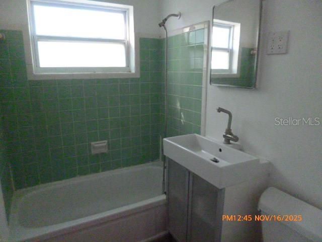 En Venta: $268,500 (3 camas, 2 baños, 991 Pies cuadrados)