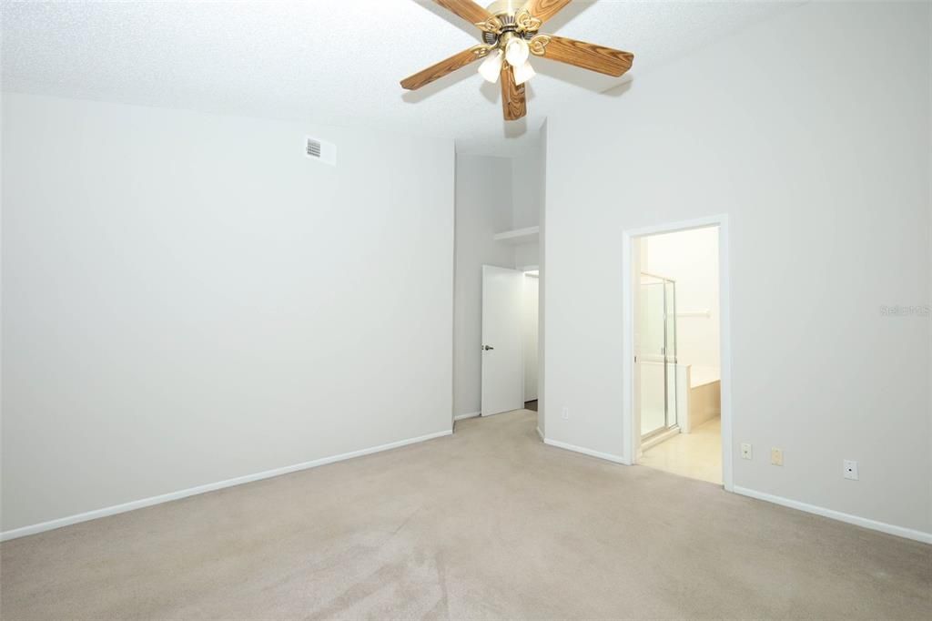 合同活跃: $415,000 (4 贝兹, 2 浴室, 1929 平方英尺)