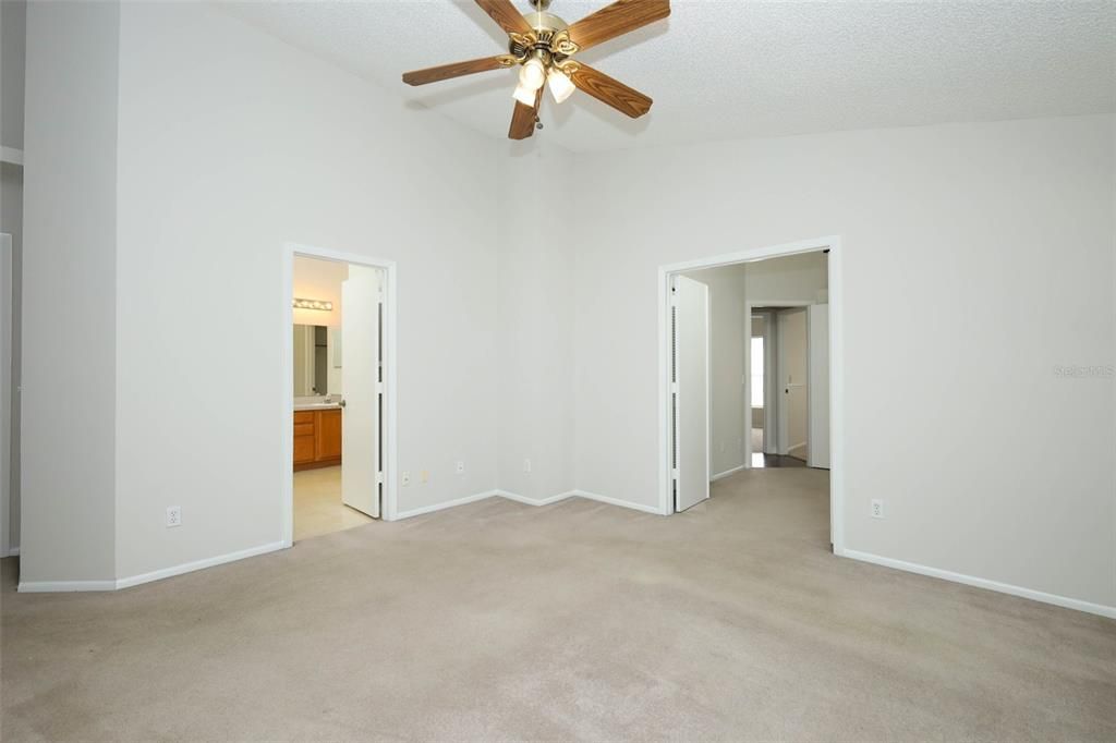 合同活跃: $415,000 (4 贝兹, 2 浴室, 1929 平方英尺)