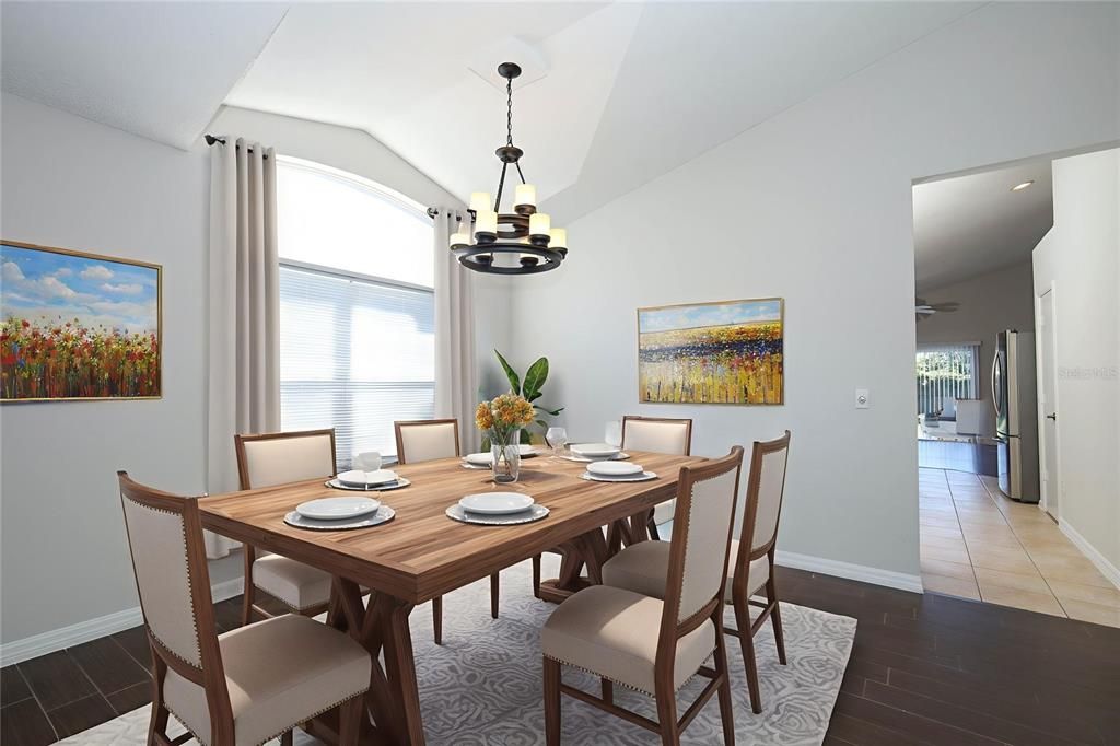 合同活跃: $415,000 (4 贝兹, 2 浴室, 1929 平方英尺)