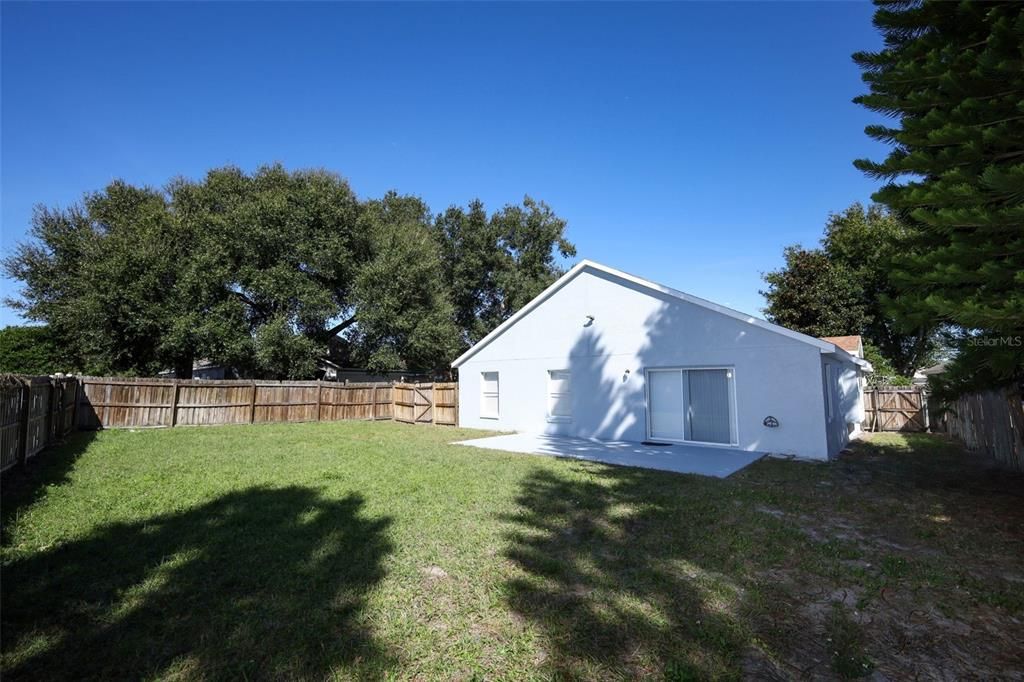 合同活跃: $415,000 (4 贝兹, 2 浴室, 1929 平方英尺)