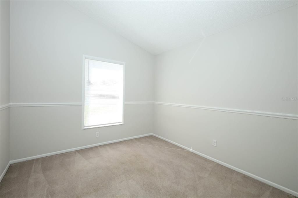 合同活跃: $415,000 (4 贝兹, 2 浴室, 1929 平方英尺)