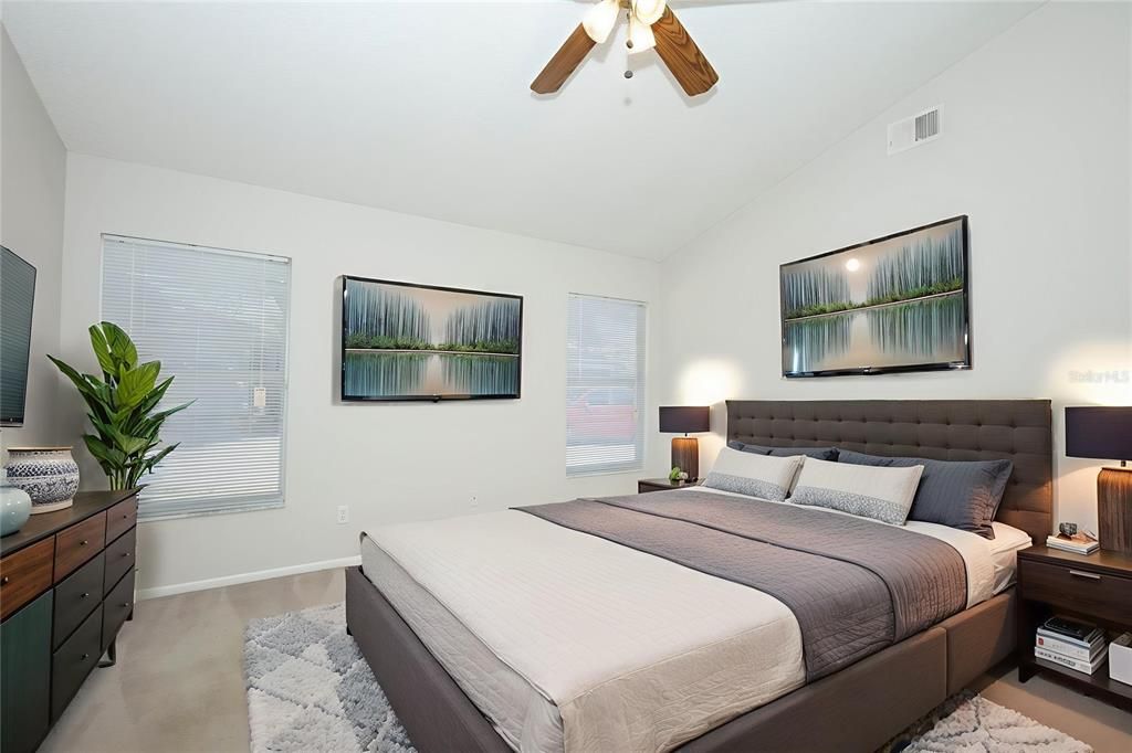 合同活跃: $415,000 (4 贝兹, 2 浴室, 1929 平方英尺)