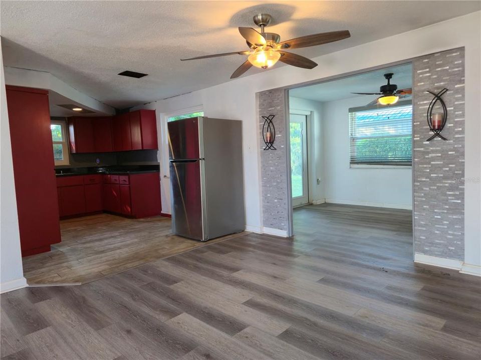 待售: $190,000 (2 贝兹, 2 浴室, 1136 平方英尺)