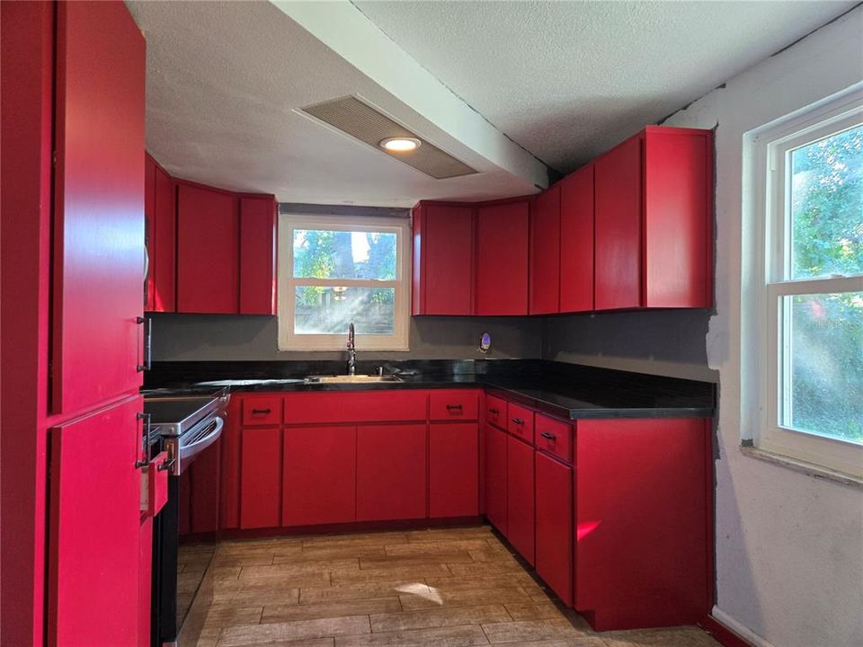 待售: $190,000 (2 贝兹, 2 浴室, 1136 平方英尺)