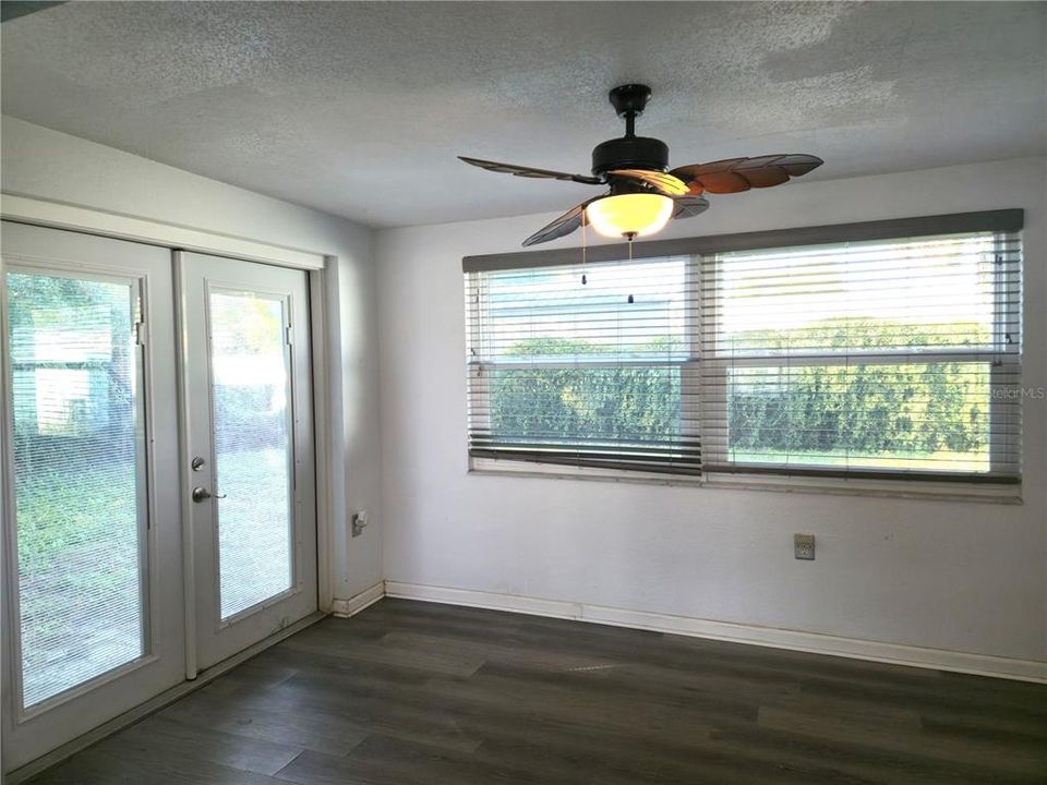 待售: $190,000 (2 贝兹, 2 浴室, 1136 平方英尺)