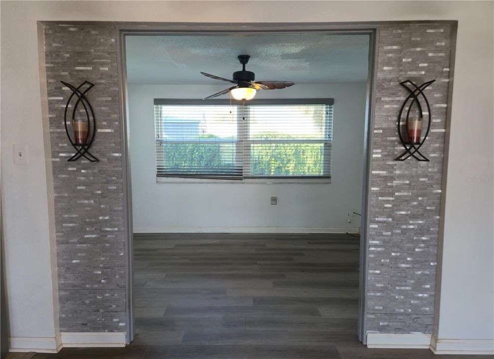 待售: $190,000 (2 贝兹, 2 浴室, 1136 平方英尺)