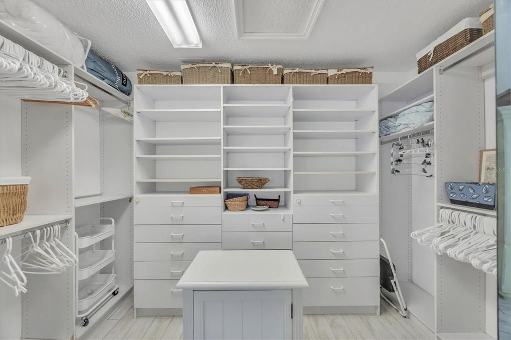 For Sale: $359,000 (2 beds, 2 baths, 1886 Square Feet)