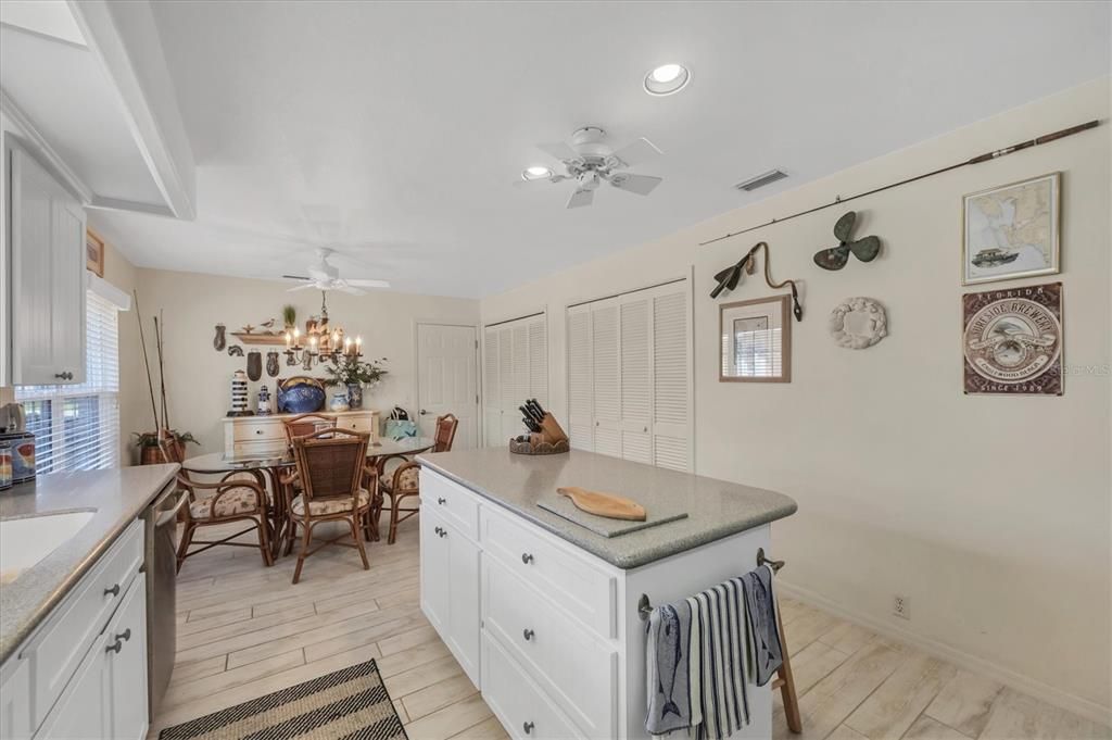 For Sale: $359,000 (2 beds, 2 baths, 1886 Square Feet)