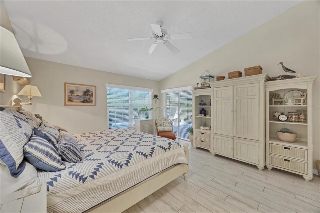 For Sale: $359,000 (2 beds, 2 baths, 1886 Square Feet)