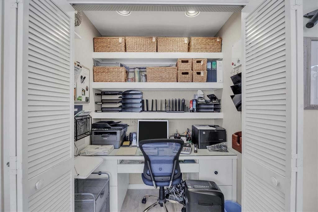 For Sale: $359,000 (2 beds, 2 baths, 1886 Square Feet)